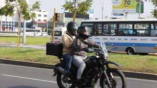 Gobierno prohíbe que dos personas viajen en moto