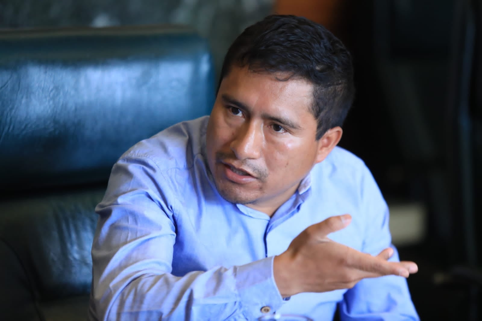 Aldo Carlos dijo que le enviaron un video en el que le muestran armas de alto calibre; pero él no se amilana.