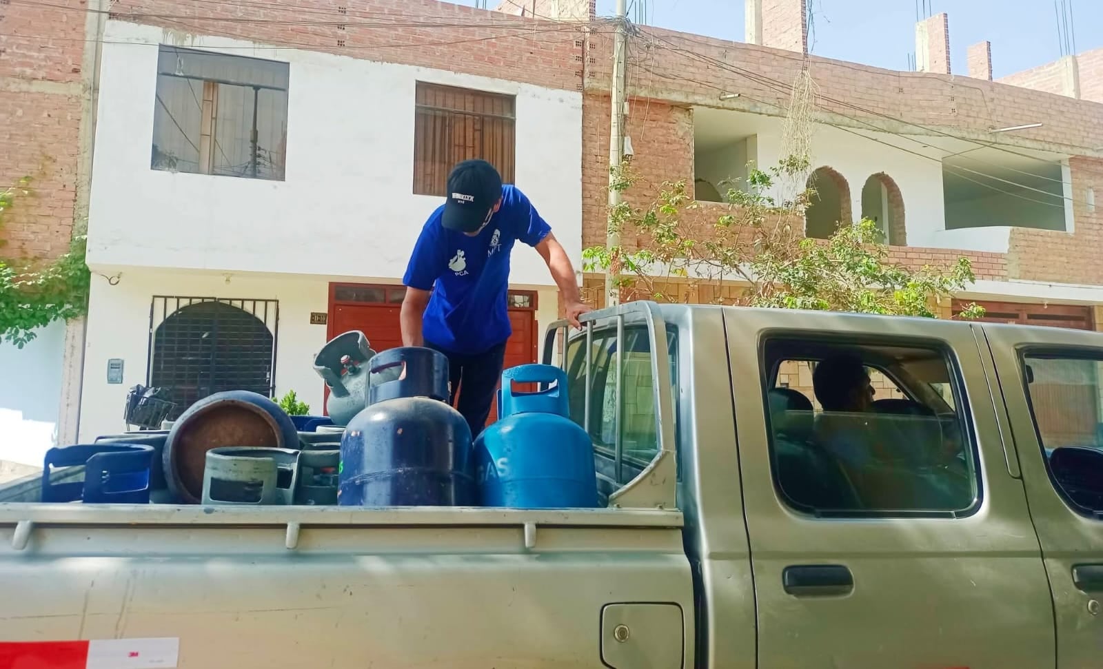 A comités de Vasos de Leche.