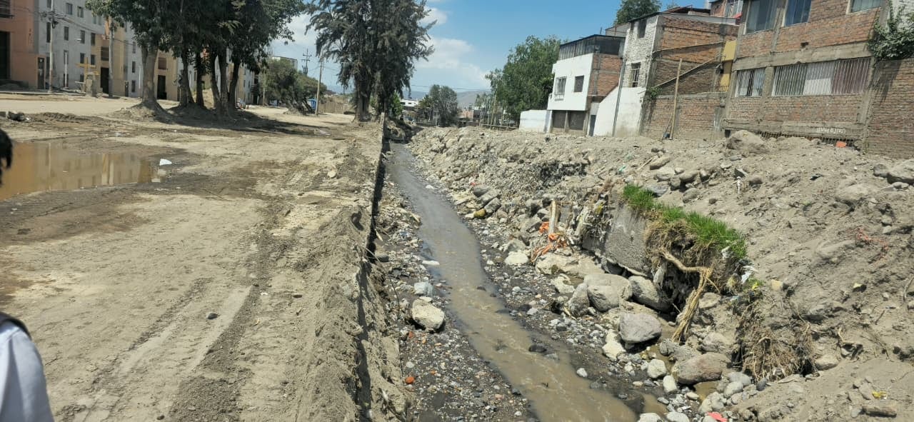 Complejo habitacional Flora Tristán (Arequipa) sigue sepultado en escombros.(Foto: Omar Cruz/@photo.gec)