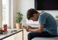 El encorvamiento digital: cómo cuidar la postura de los niños frente a las pantallas