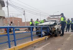 Tacna: Vehículo queda atravesado en tubo metálico y conductor vive de milagro