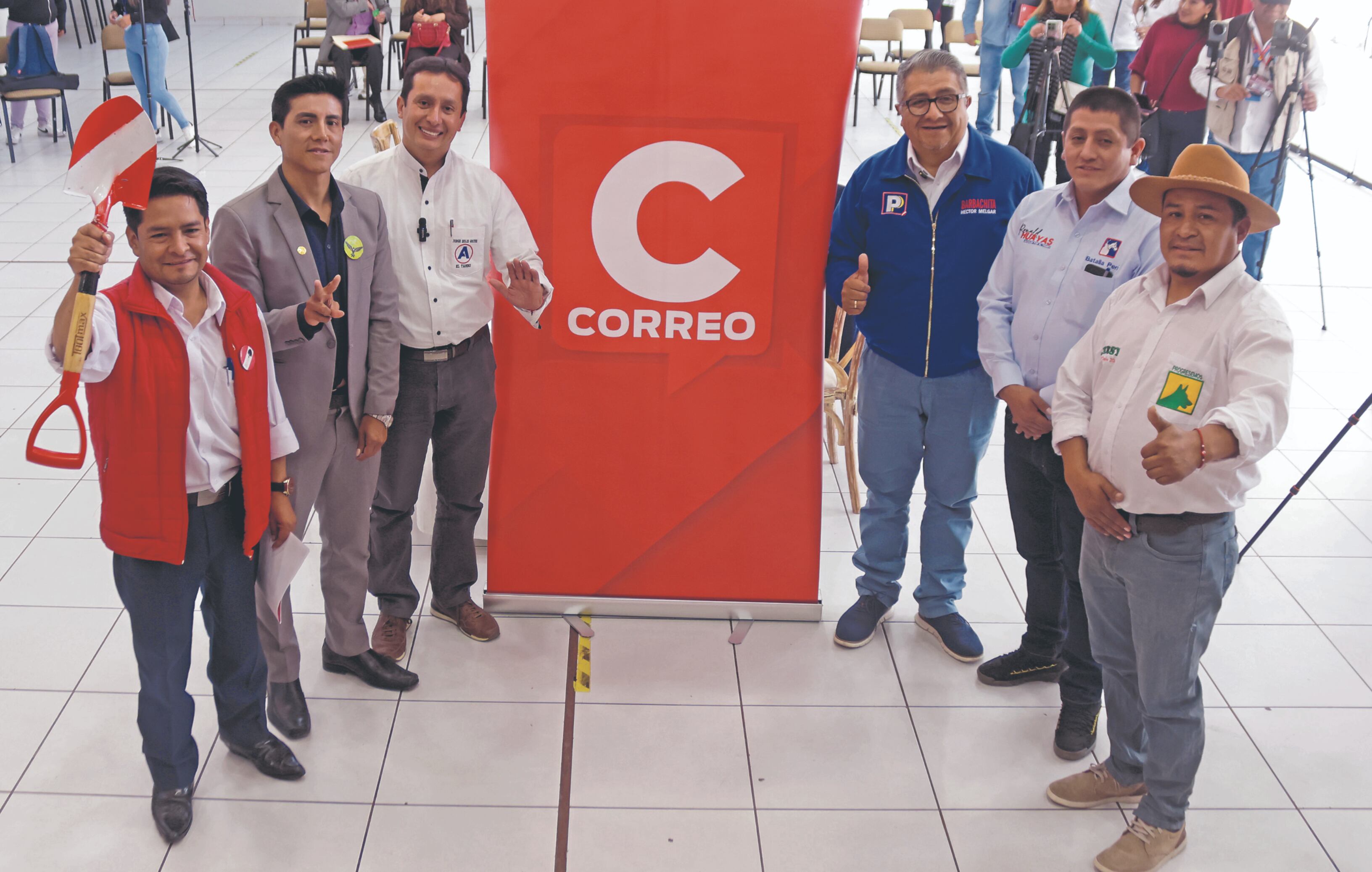 Promesas y pullas, mira aquí lo que fue el debate de candidatos al distrito de El Tambo