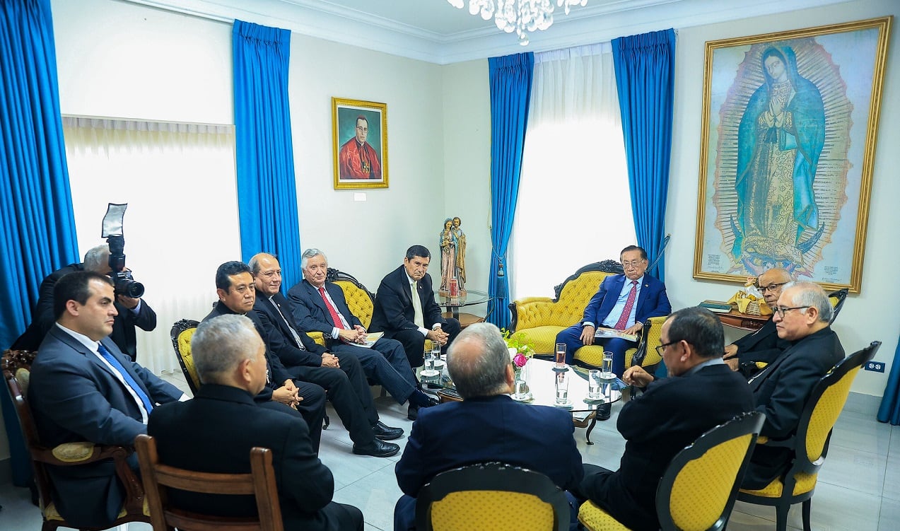Presidente Balcázar coordinó con la CEP visita del papa León.