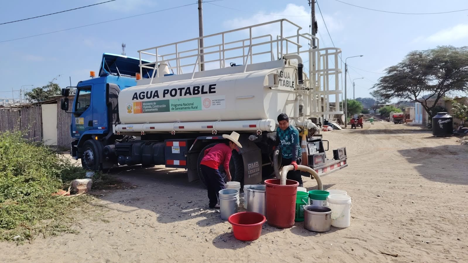 Pobladores del distrito de Mórrope consumen agua contaminada.