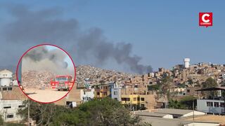 VES: Incendio consumió almacén de chatarra y movilizó hasta 50 unidades de bomberos