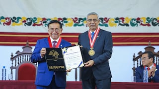 Presidente José Balcázar recibe máxima condecoración de la Universidad Nacional de Trujillo