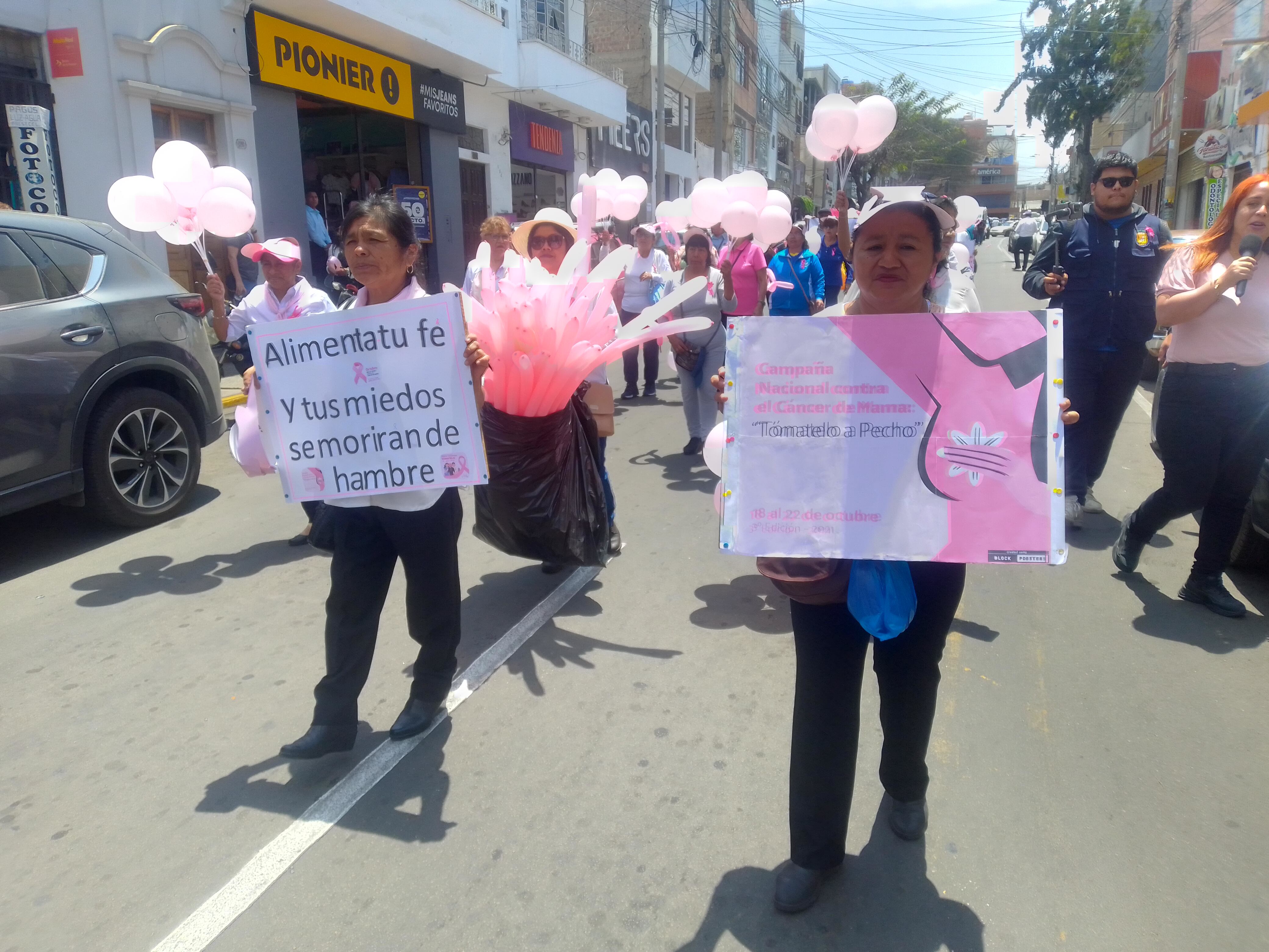 Predominan en las mujeres el cáncer de cuello uterino y de mama. (Foto: Adrian Apaza)