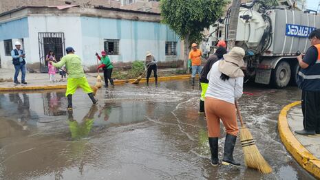 La Libertad: Atienden a vecinos de Víctor Larco por emergencia