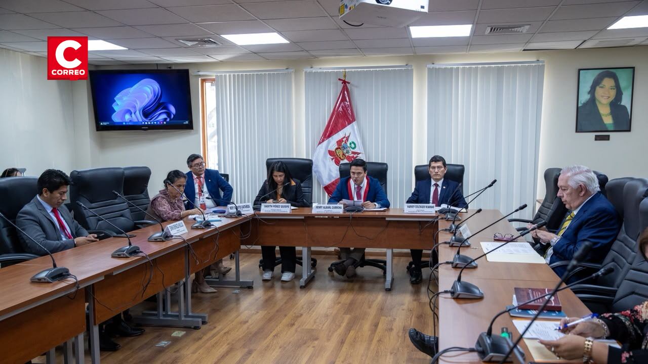 El diputado Javier Cipriani cuestionó la conducta de algunos legisladores y pidió que se garantice el cumplimiento de principios deontológicos. (Foto: Fernando Sangama / @photo.gec)
