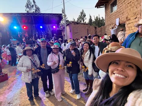Cientos de visitantes que llegan a bailar santiago salvaron el turismo en el valle del Mantaro