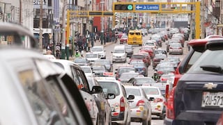 Congestión vehicular en Huancayo es todo el día por informalidad y vías angostas