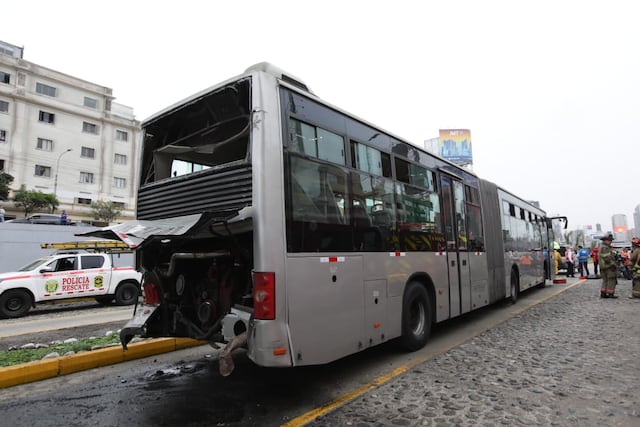Triple choque en el Metropolitano deja al menos 40 heridos en Miraflores (Fotos: Violeta Ayasta/GEC)