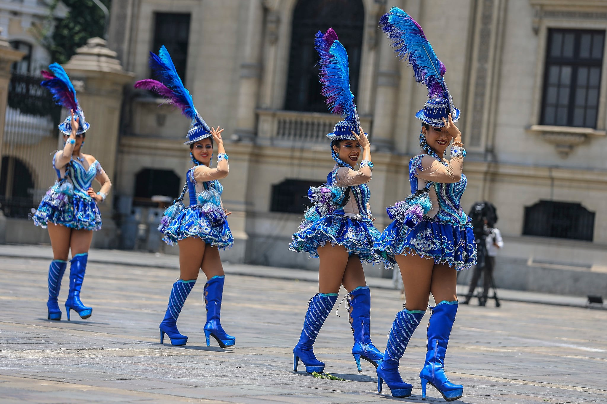 El evento cultural, organizado por la Municipalidad de Lima, reúne danzas autóctonas y trajes de luces del altiplano puneño. (Foto: Presidencia)