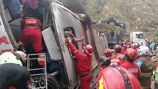 Tarma: al menos 18 muertos en caída de bus a un abismo