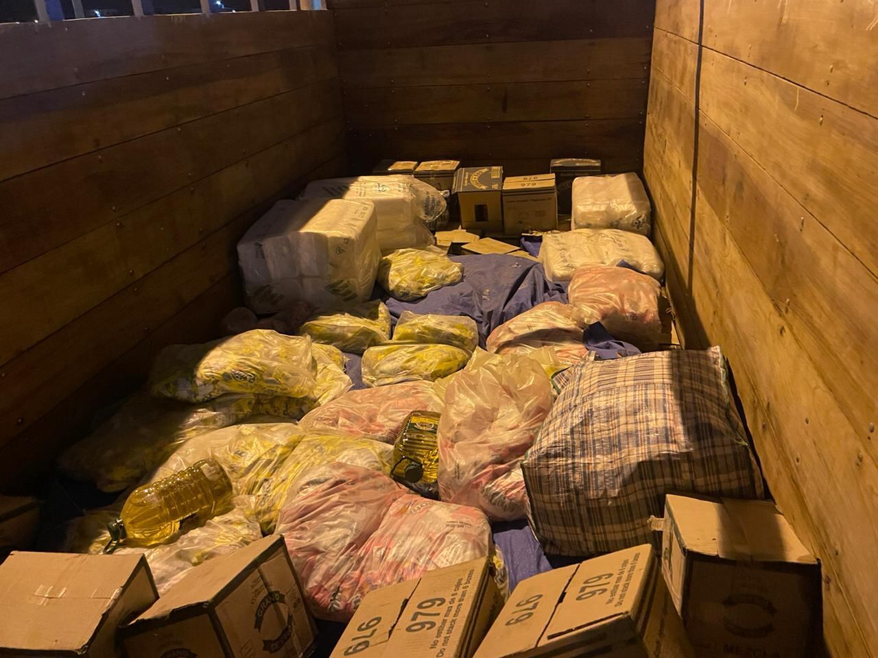 Detergentes y aceites de contrabando fueron incautados por las autoridades. (Foto: Difusión)