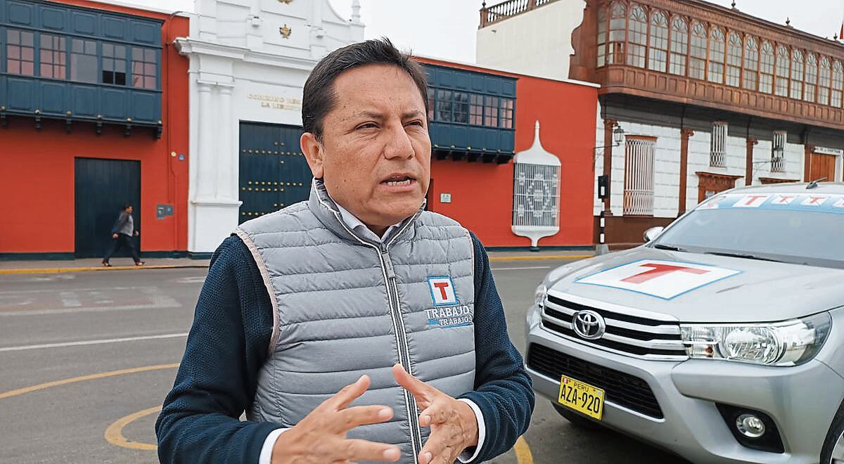 Dirigentes se reúnen con agrupaciones nacionales ante la anunciada desaparición de movimientos regionales. Ya conversaron con Somos Perú.