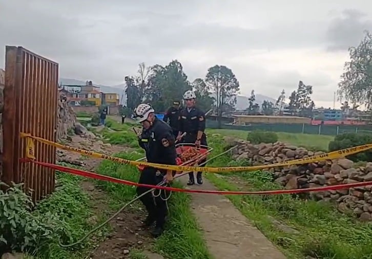 Cuerpo de un varón fue encontrado en un estanque en Characato (Foto: Captura transmisión Noticias Conosur)