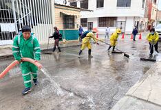 Piura: Desinfectan calle Cusco afectada por el colapso de desagües