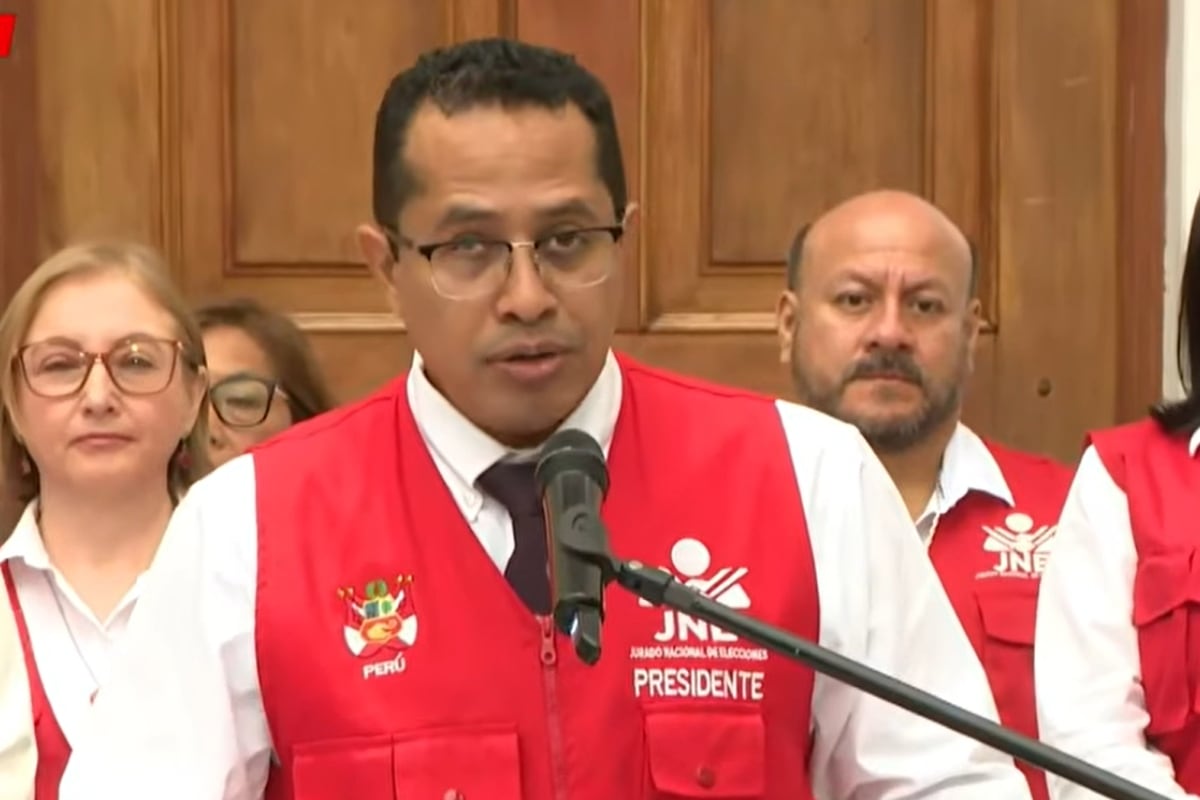 Rafael López Aliaga dijo que si el JNE no le entrega credenciales estaría cometiendo el delito de prevaricato. (Foto: Captura de YT / JNE)