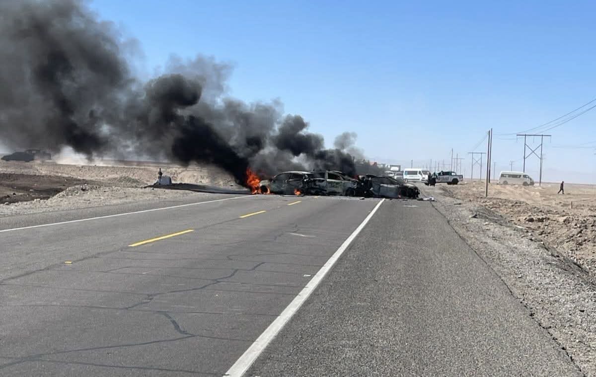 Accidente termina en incendio de vehículos en Arequipa. Foto: Majes Reporteros