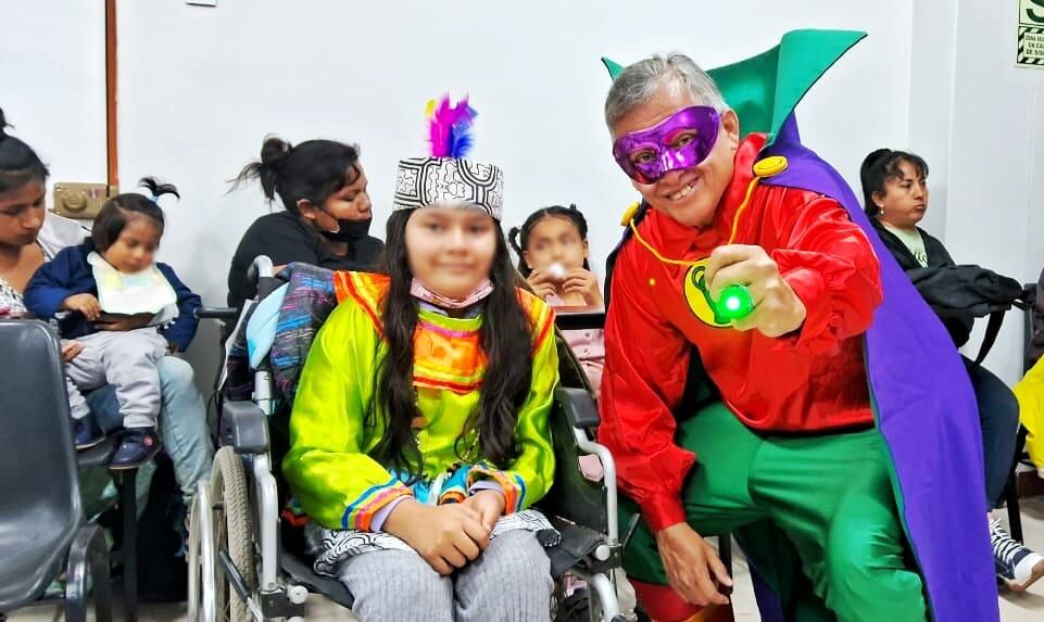 Los pacientes requieren un desarrollo especializado para superar limitaciones como la incapacidad de levantar la cabeza o caminar.