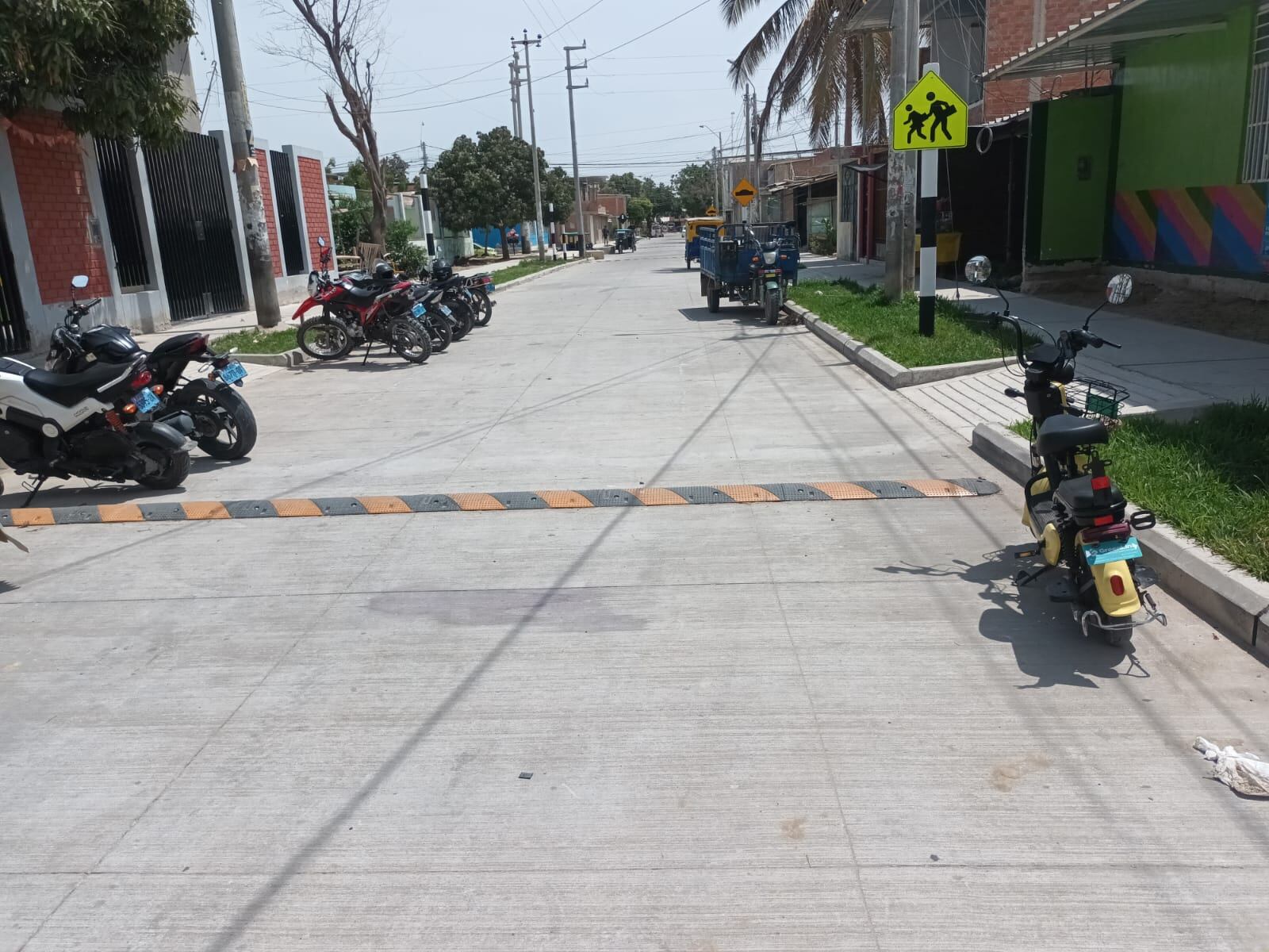 Obra de pistas y veredas de La Primavera en su etapa final.