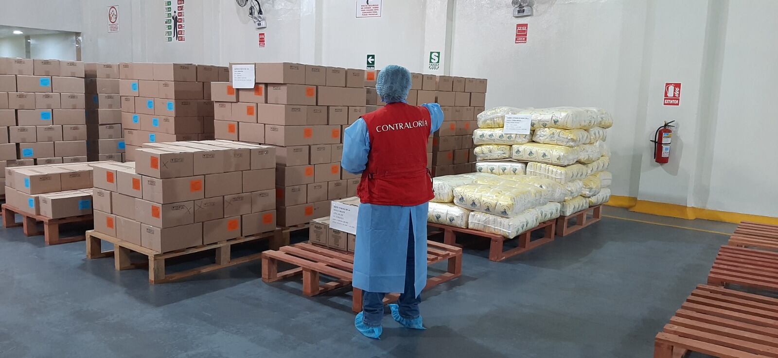 La Contraloría advirtió el hallazgo de cucharachas, arañas, escarabajos y hormigas. El órgano de control solicitó a los responsables tomar acciones frente a este hecho, ya que estos alimentos podrían generar riesgos en la salud de los estudiantes. Los insectos estaban en las parihuelas de los sacos de arroz y conservas de pollo