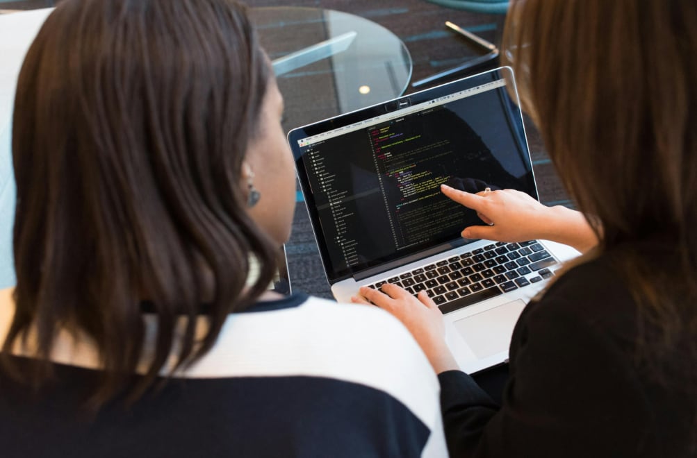 Un estudio señala que el 51% de limeños nunca ha utilizado herramientas de inteligencia artificial en el trabajo o los estudios. La brecha de preparación aumenta entre los mayores de 43 años. (Foto: Pexels)
