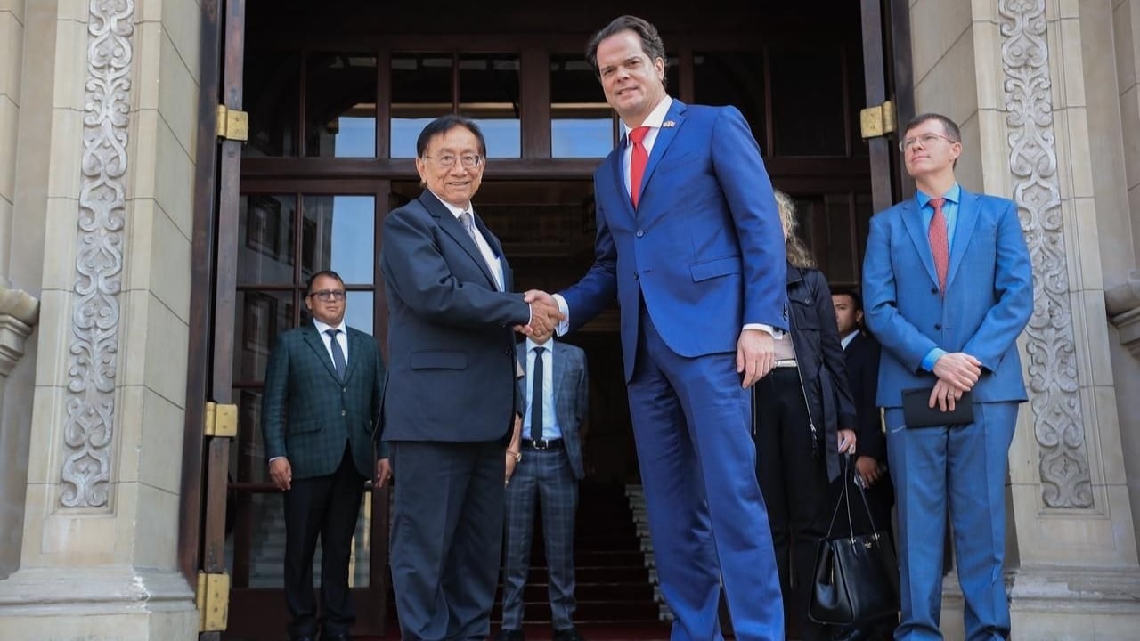 Embajador Navarro visita Palacio y ratifica colaboración de EEUU con Perú ante elecciones 2026. Composición: Diario Correo.