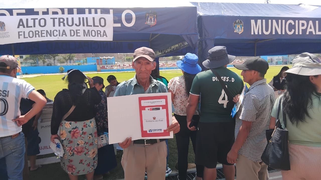 Entrega estuvo a cargo de la Municipalidad Provincial de Trujillo y se realizó en el Estadio Chan Chan.