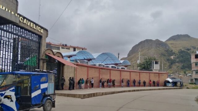 PNP detiene a postulante con celular durante Examen de Admisión de la Universidad Nacional de Huancavelica