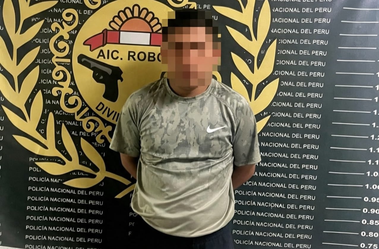 Oscar Ramos es detenido por el delito de robo agravado, en la modalidad de "pepeo" en Arequipa. Foto: PNP.