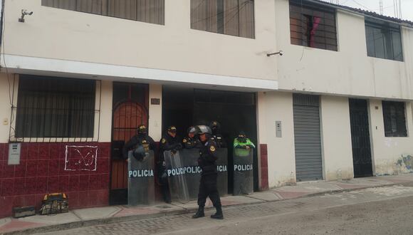Desde la madrugada movilizan contingente policial hasta la urbanización Monte Bello y Gregorio Albarracín. (Foto: GEC)