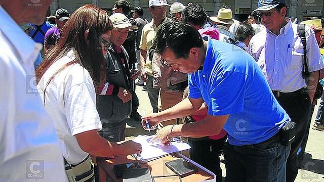 Arequipa: 3 mil firmas recolectan  para revocatoria de gobernadora Yamila Osorio