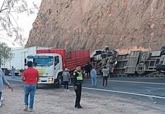 Arequipa: Dos heridos por volcadura de camión en la variante de Uchumayo (VIDEO)