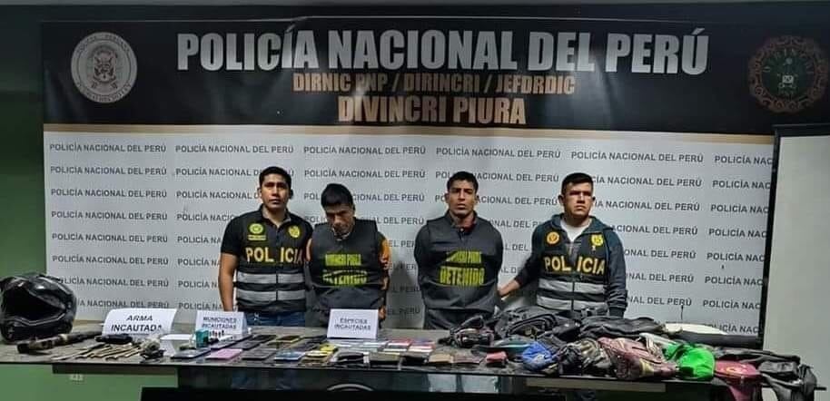 Los detenidos serán investigados por los presuntos delitos de receptación agravada y tenencia ilegal de armas de fuego. Se encuentran en la Divincri