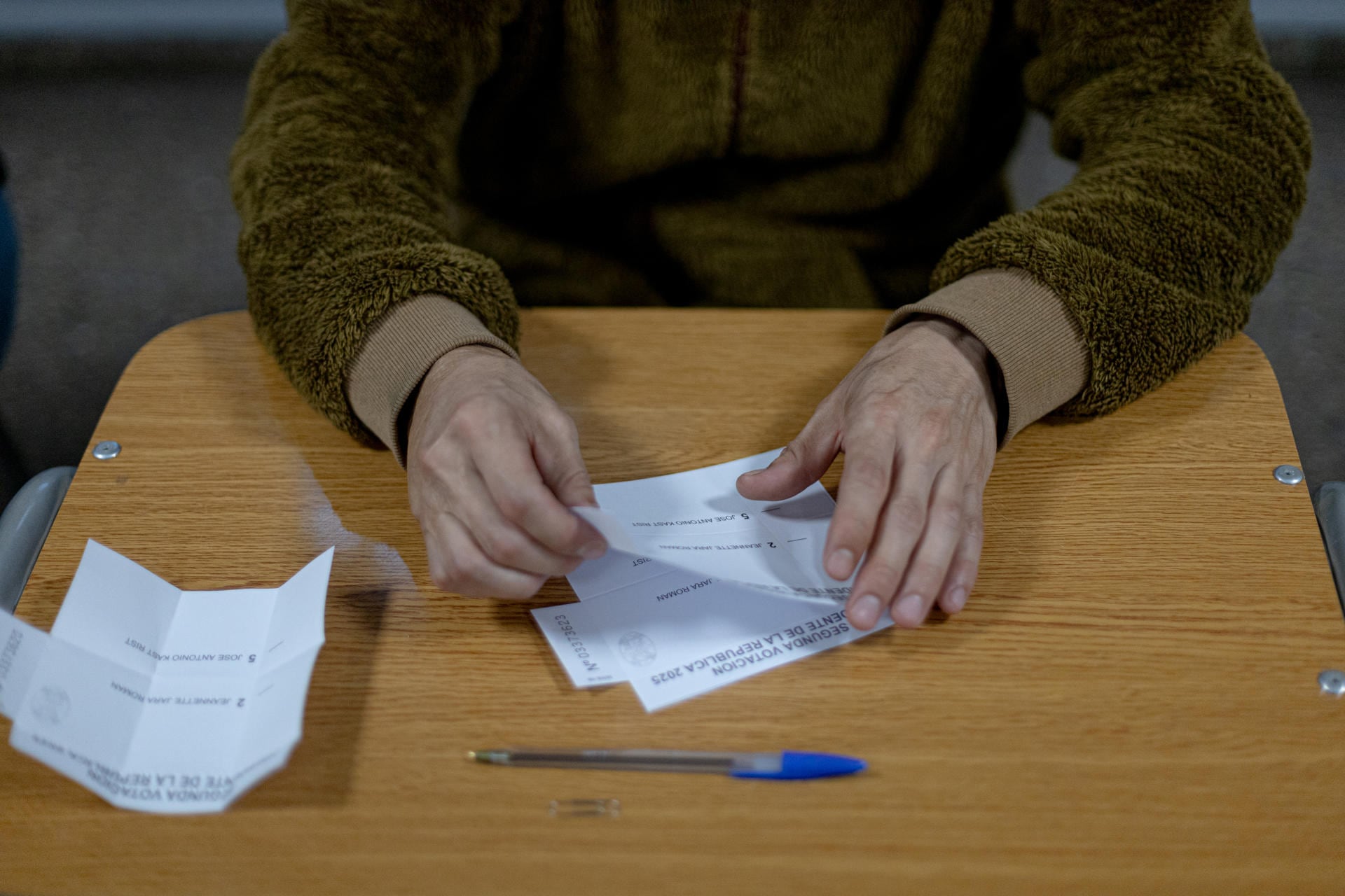 La jornada electoral se desarrolla con voto obligatorio y enfrenta a la candidata progresista Jeannette Jara y al ultraderechista José Antonio Kast. (Foto: EFE)