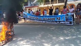 Piura: Pobladores bloquean vía y queman llantas por colapso de desagües
