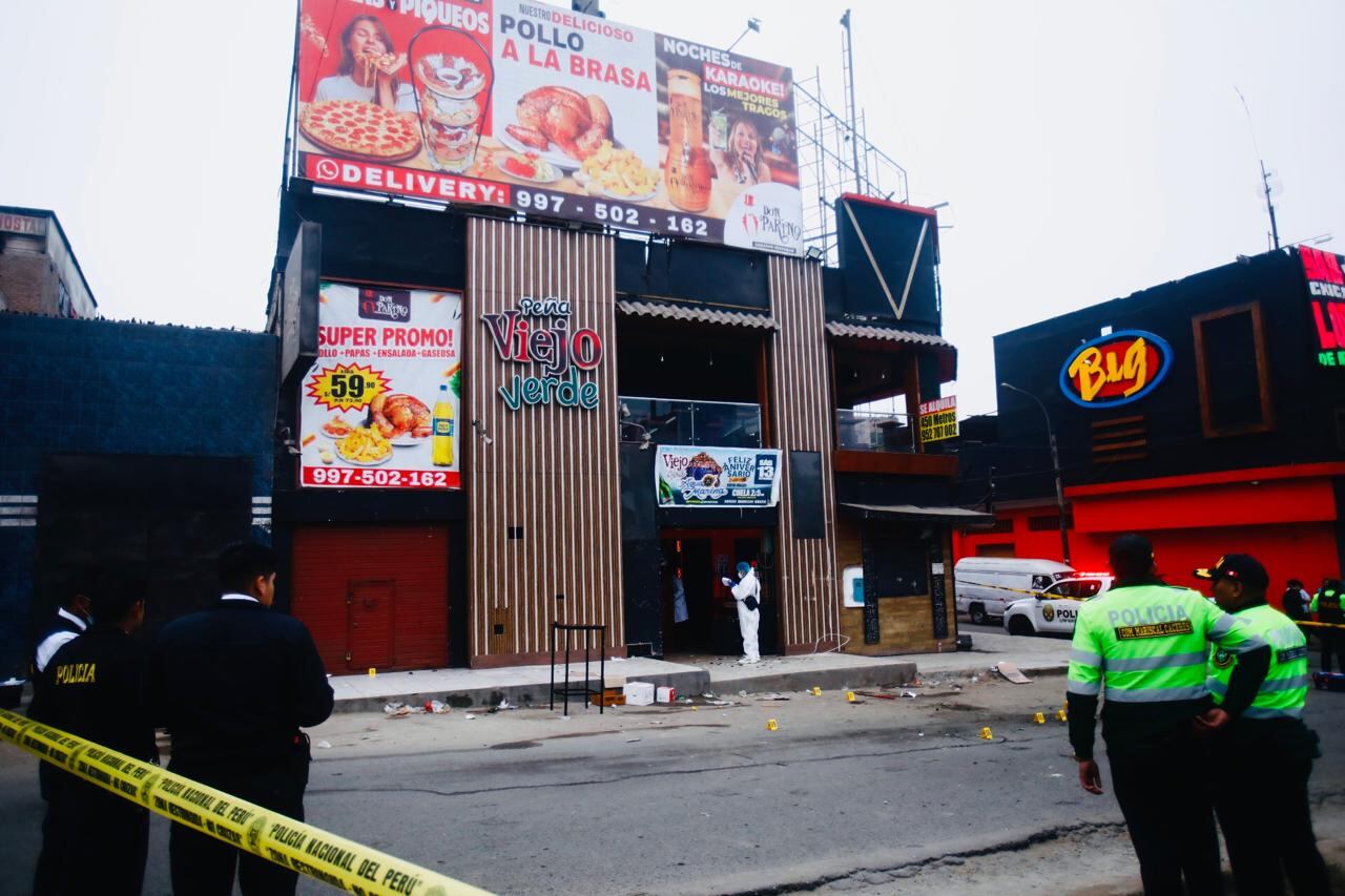 Un sujeto armado ingresó a la peña Viejo Verde, en el paradero 4 de Mariscal Cáceres, y abrió fuego contra los asistentes. (Fotos: GEC)