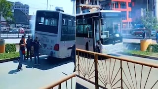 Independencia: Bus del Metropolitano emana humo por falla mecánica y causa alarma en pasajeros