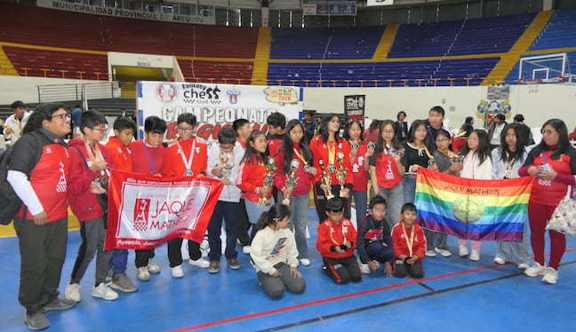 Ajedrecistas ganadores en certamen regional realizado en Arequipa. Foto: GEC.