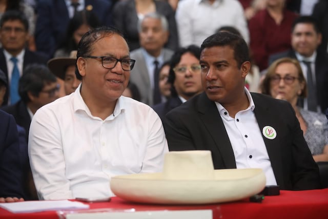 Roberto Sánchez presenta a su equipo técnico y asegura que gobernará con el nuevo plan de consenso (Fotos: Diana Marcelo/GEC)