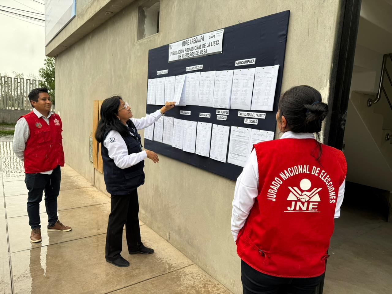 ONPE recibe tachas, excusas y justificaciones de ciudadanos sorteados como miembros de mesa. Foto: ONPE