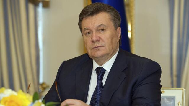 Destuitido presidente de Ucrania huyó a Rusia, afirman medios locales