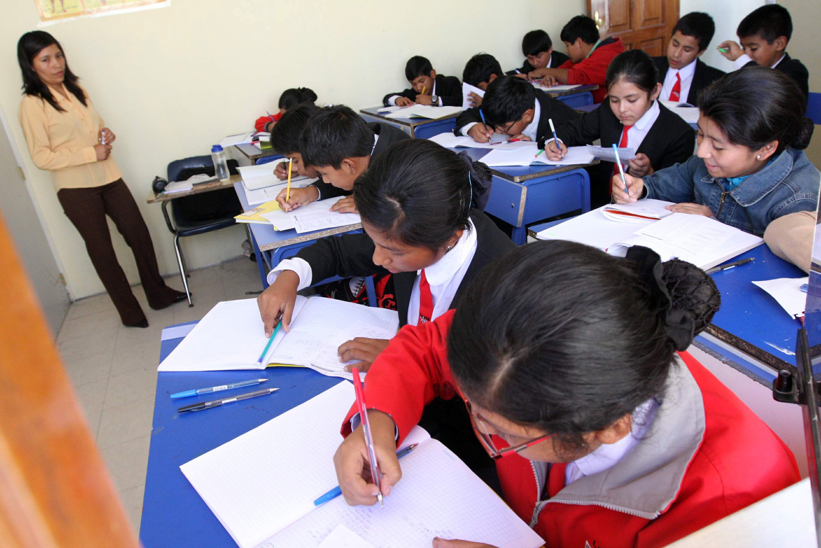 Adelantarán cierre del año escolar 2026 por lluvias en Arequipa