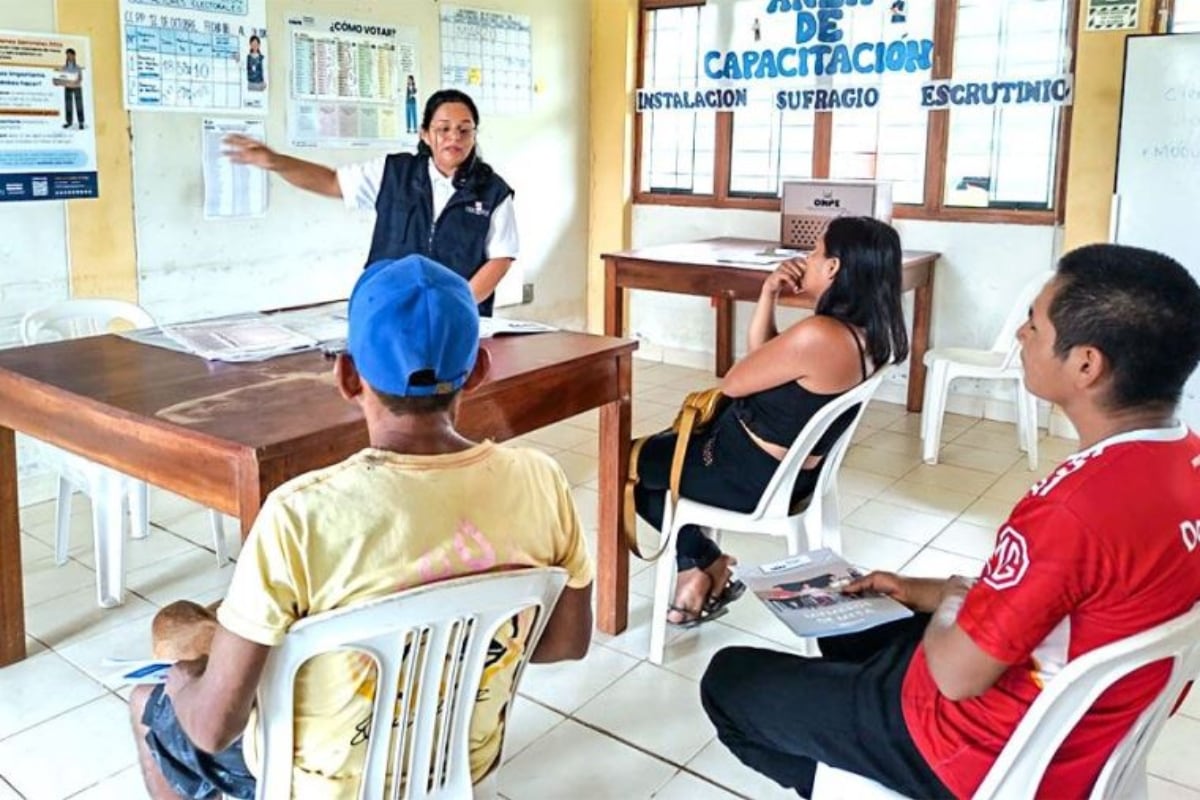 Ciudadanos y miembros de mesa en centros poblados continúan su capacitación de cara a elecciones generales. (Foto: ONPE)