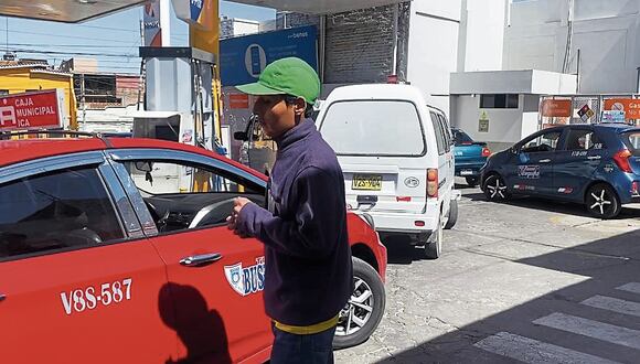 Los conductores buscan grifos para abastecerse de combustible (Foto: GEC)