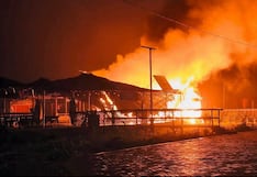 Incendio destruye restaurante rústico en la playa de Mollendo