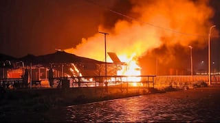 Incendio destruye restaurante rústico en la playa de Mollendo